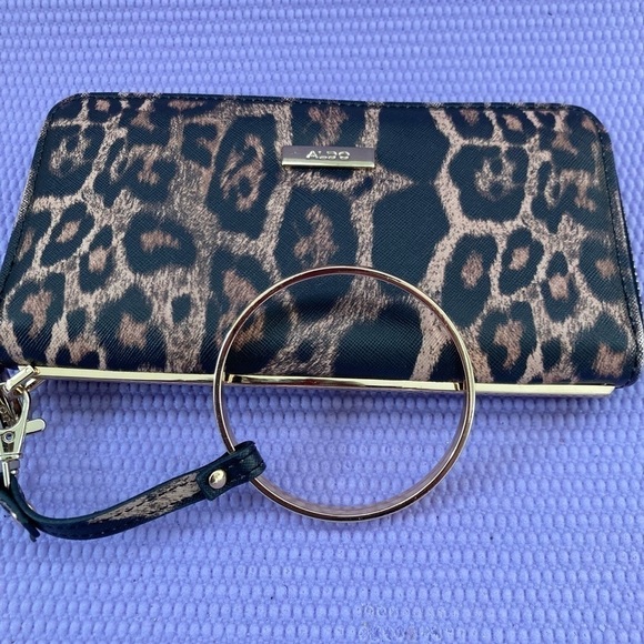 Cheetah Print 
ALDO Animal Print wallet With Detachable Strap Gold Colored ring - Picture 1 of 11